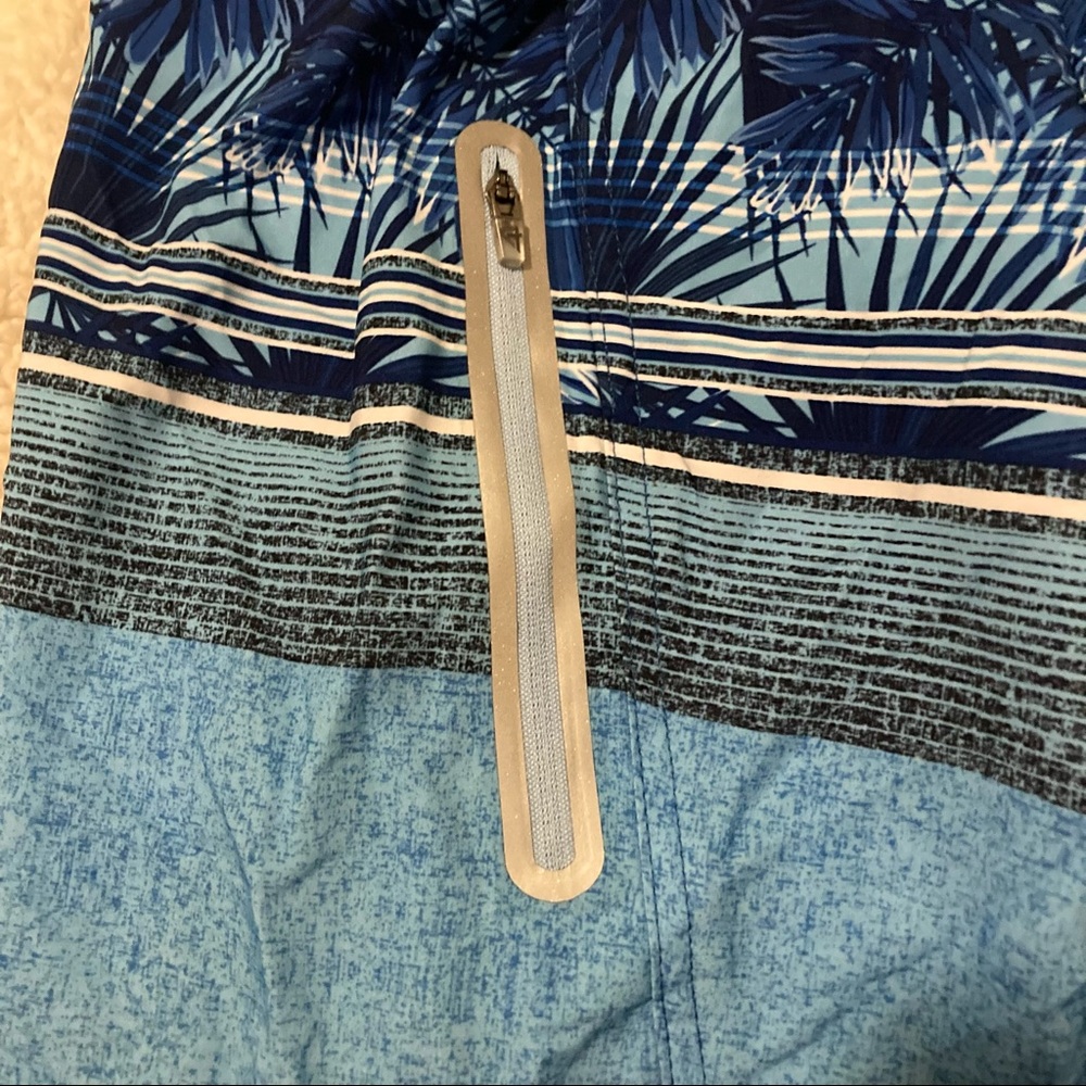 Men’s ZeroXposur blue tropical swim trunks - Picture 4 of 7